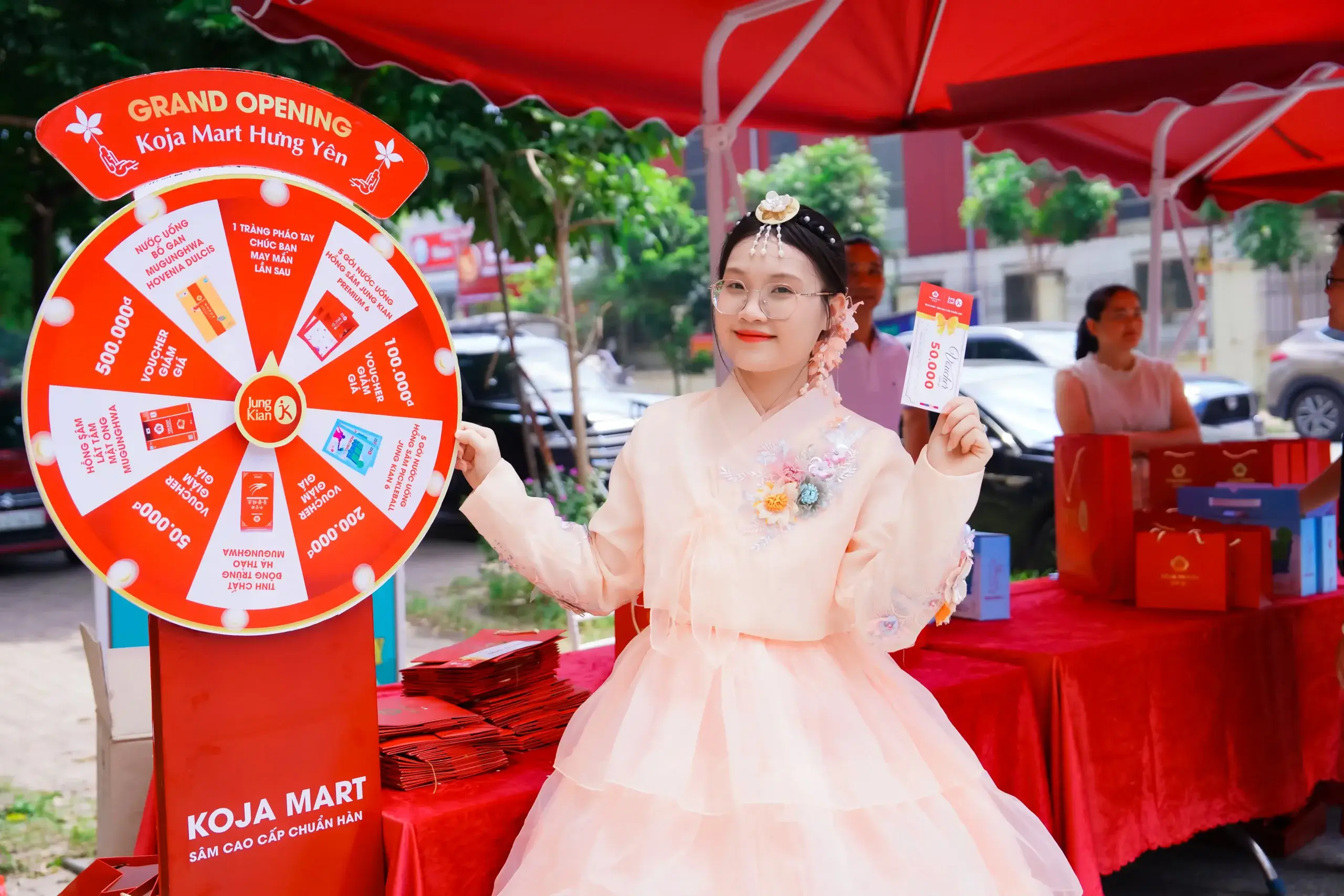 Rất nhiều voucher và quà tặng được gửi đến khách hàng