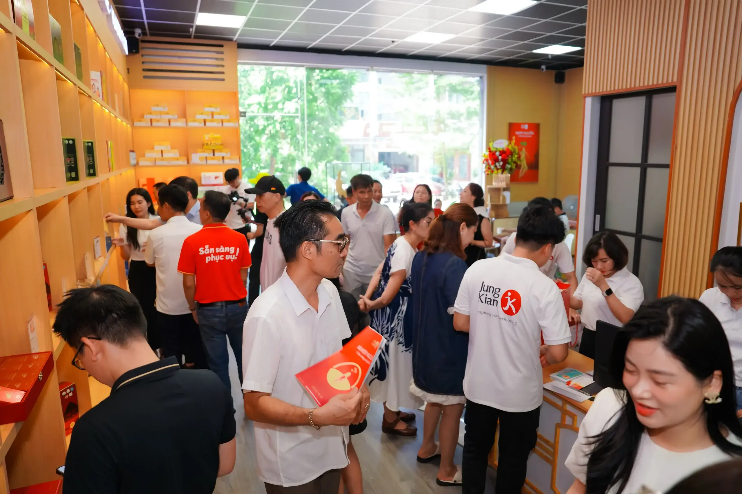 Sự kiện thu hút được đông đảo khách hàng tham gia